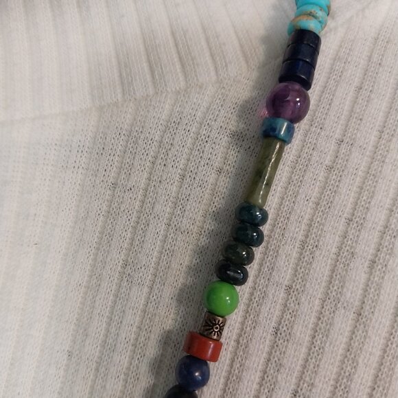 3365 Stone Bead Necklace plus two Cuff Bracelets, Estate Finds. - Picture 4 of 12